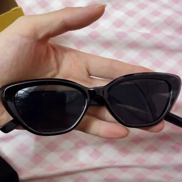 Cat-eye sunglasses - Picture 2 of 3